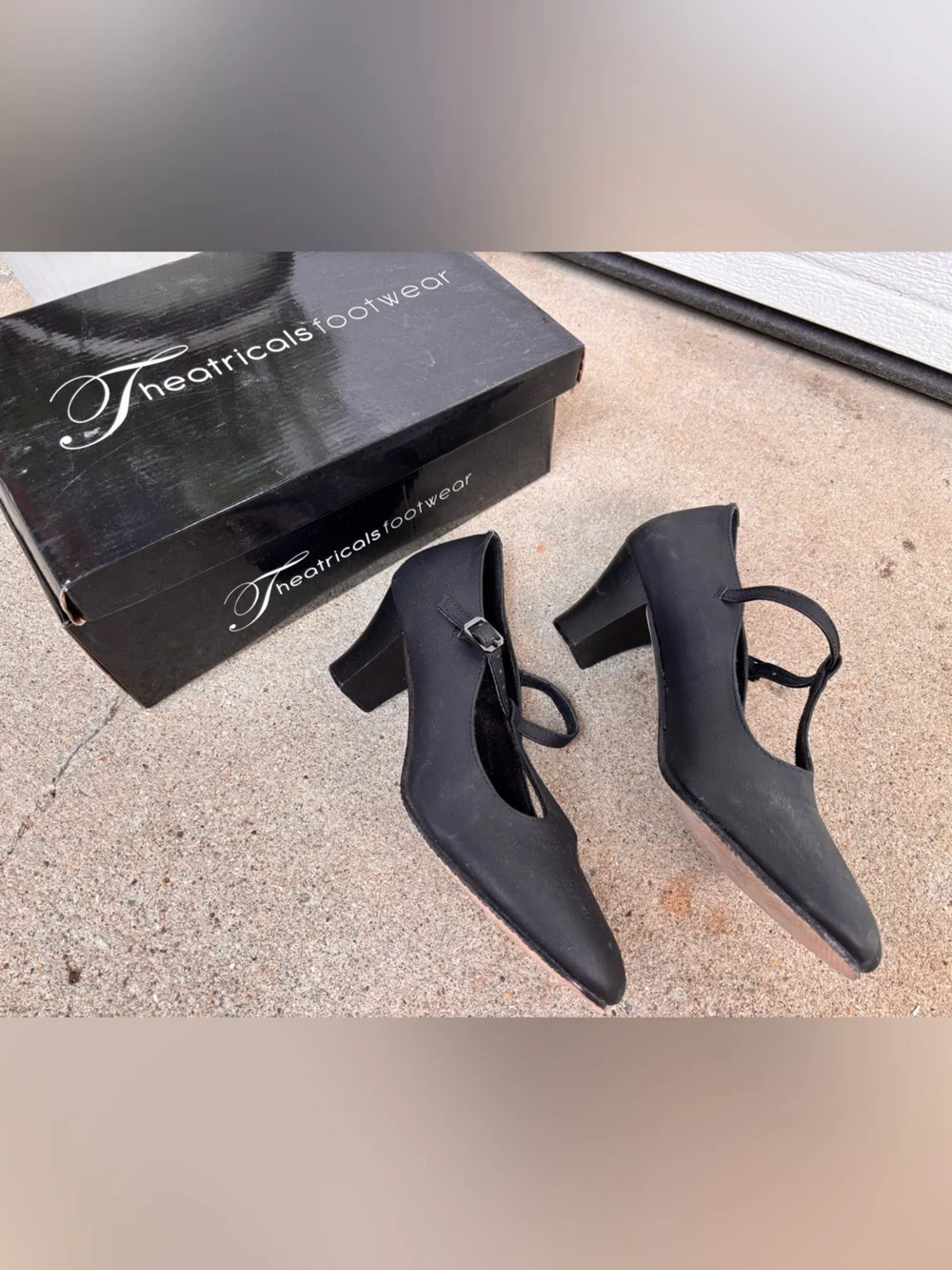 Theatricals brand - black Mary Jane Block Heel “character shoes”
